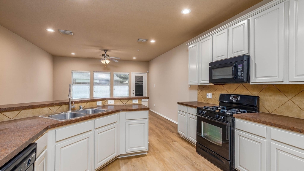 1405 Samantha Creek Drive - Photo 2