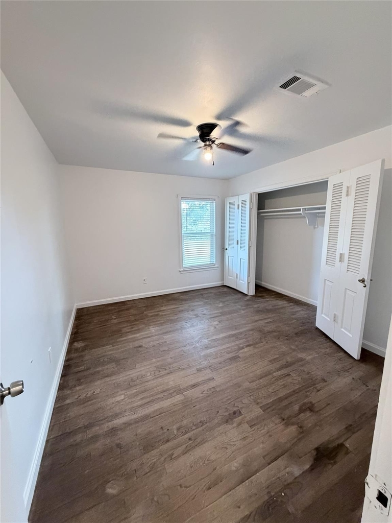 701 W Saunders Street - Photo 9