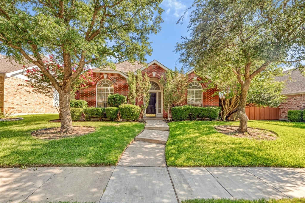 1438 Royal Oaks Drive - Photo 0