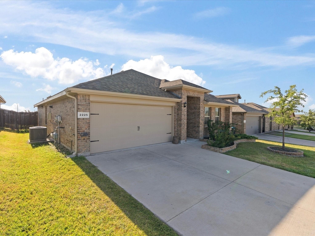 2225 Blythwood Trail - Photo 1