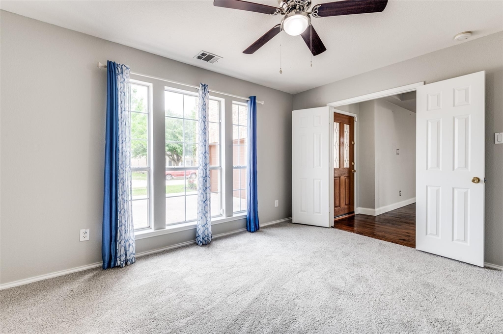 414 Ridgegate Drive - Photo 2