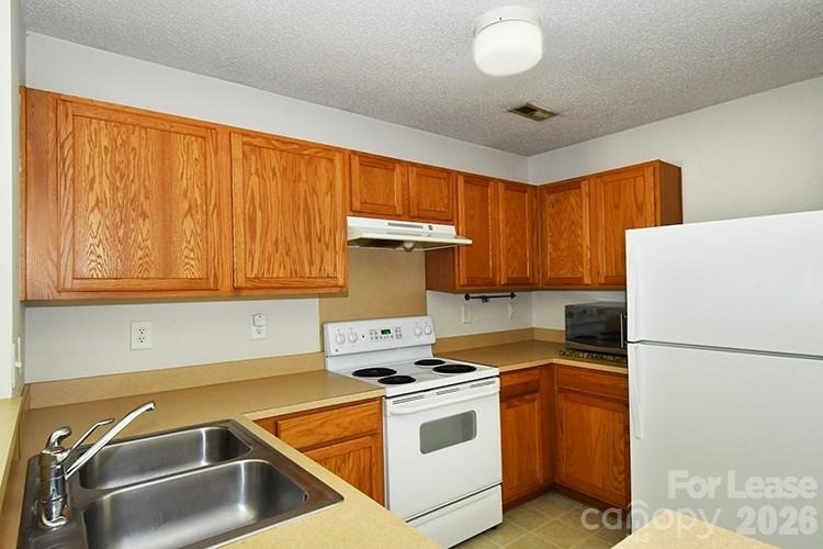 118 Peterborough Drive - Photo 10