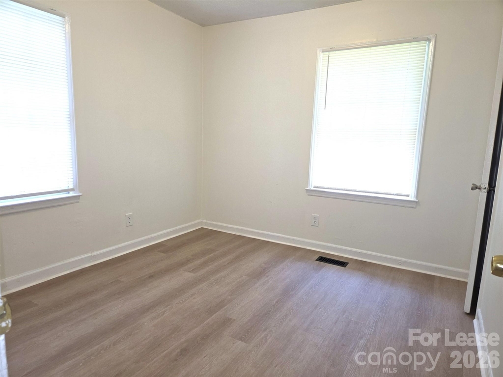 2831 Willow Street - Photo 8