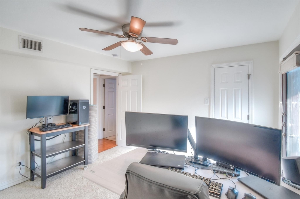 2722 Knight Street - Photo 10