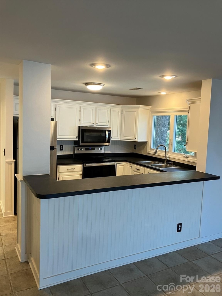 820 Southwest Drive - Photo 6