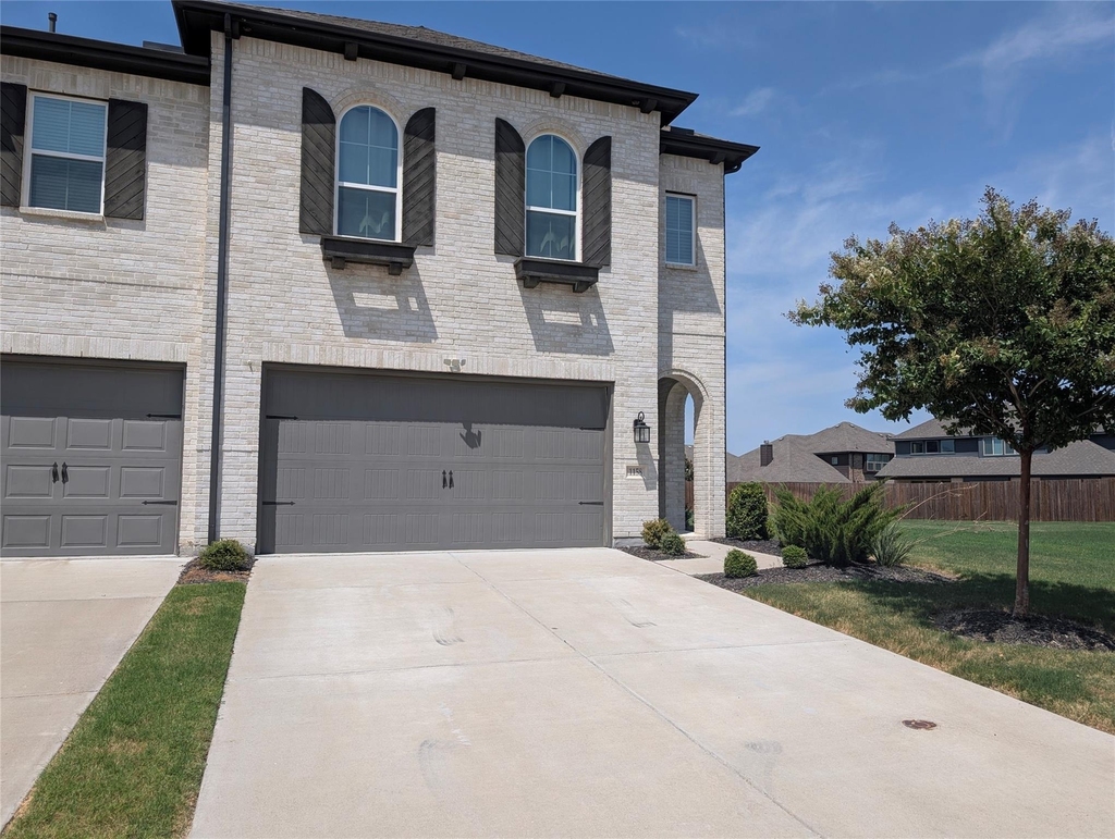 1158 Queensdown Way - Photo 0