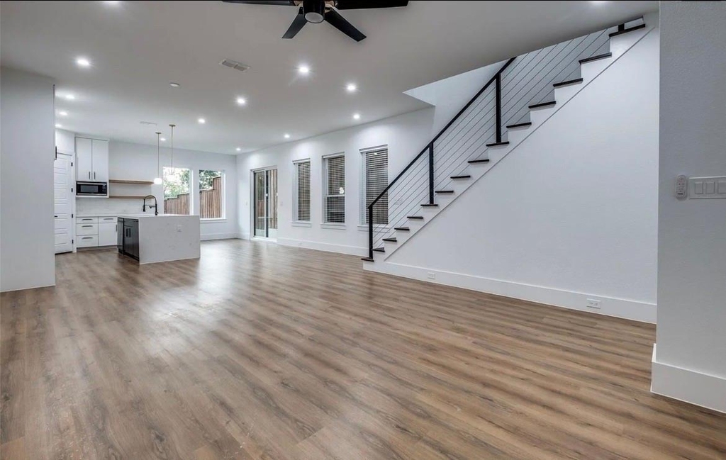2343 Hondo Avenue - Photo 3