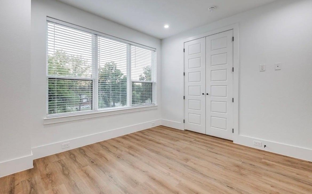 2343 Hondo Avenue - Photo 10