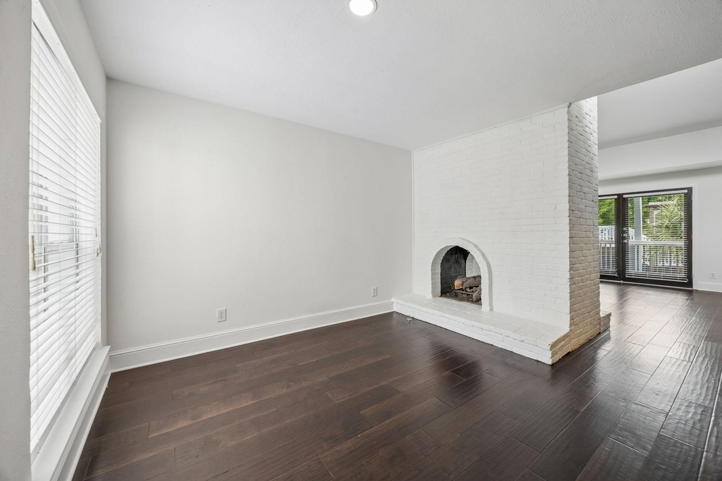 5916 Sandhurst Lane - Photo 10
