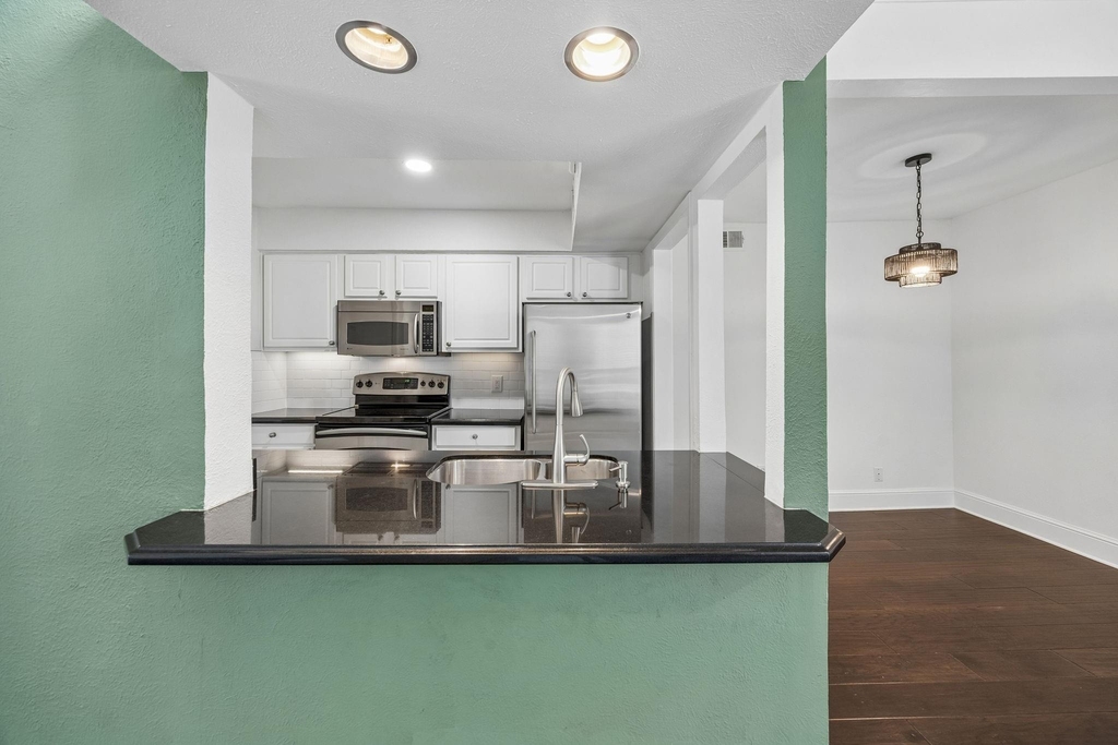5916 Sandhurst Lane - Photo 15