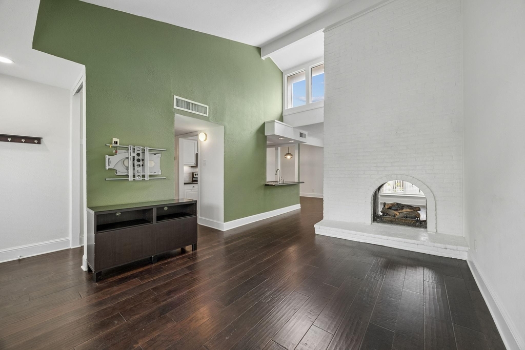 5916 Sandhurst Lane - Photo 6