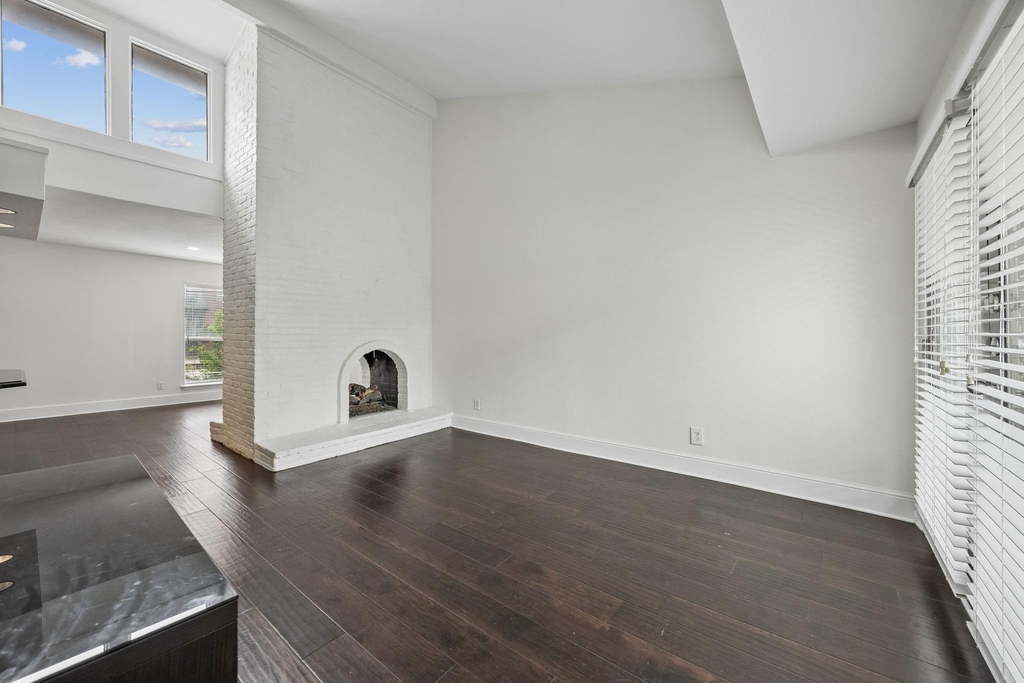 5916 Sandhurst Lane - Photo 5