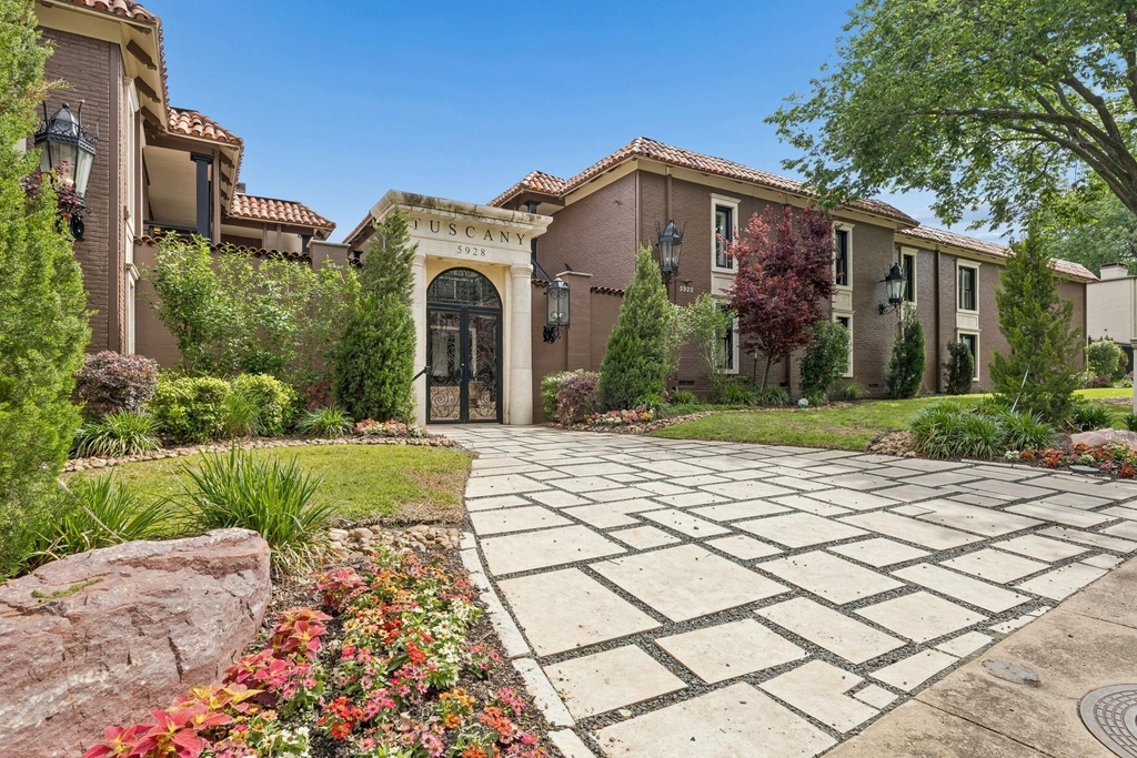 5916 Sandhurst Lane - Photo 3