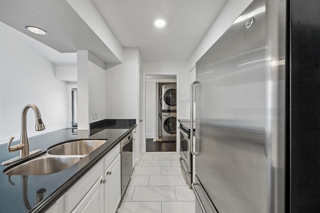 5916 Sandhurst Lane - Photo 16