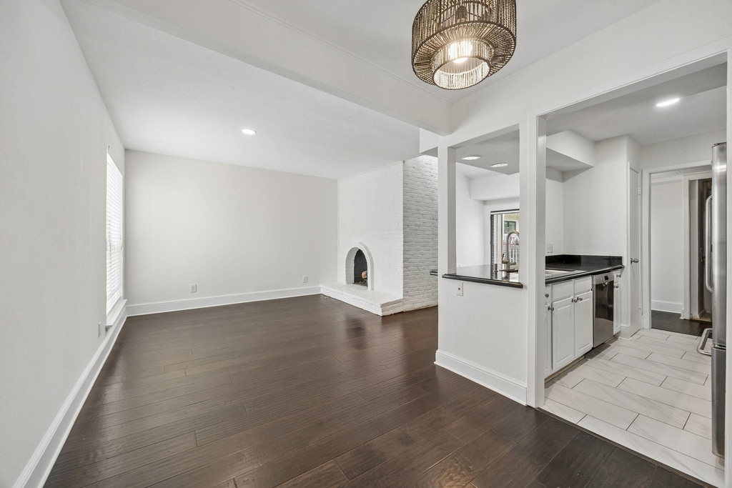 5916 Sandhurst Lane - Photo 11