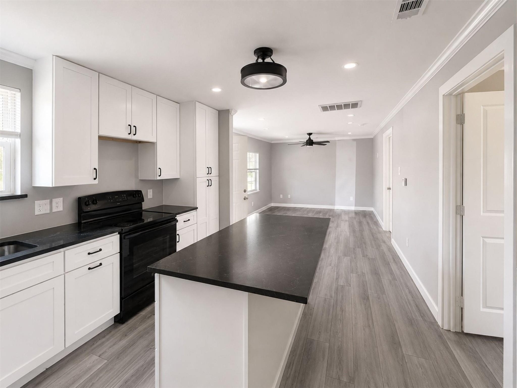 1306 Locust Street - Photo 2