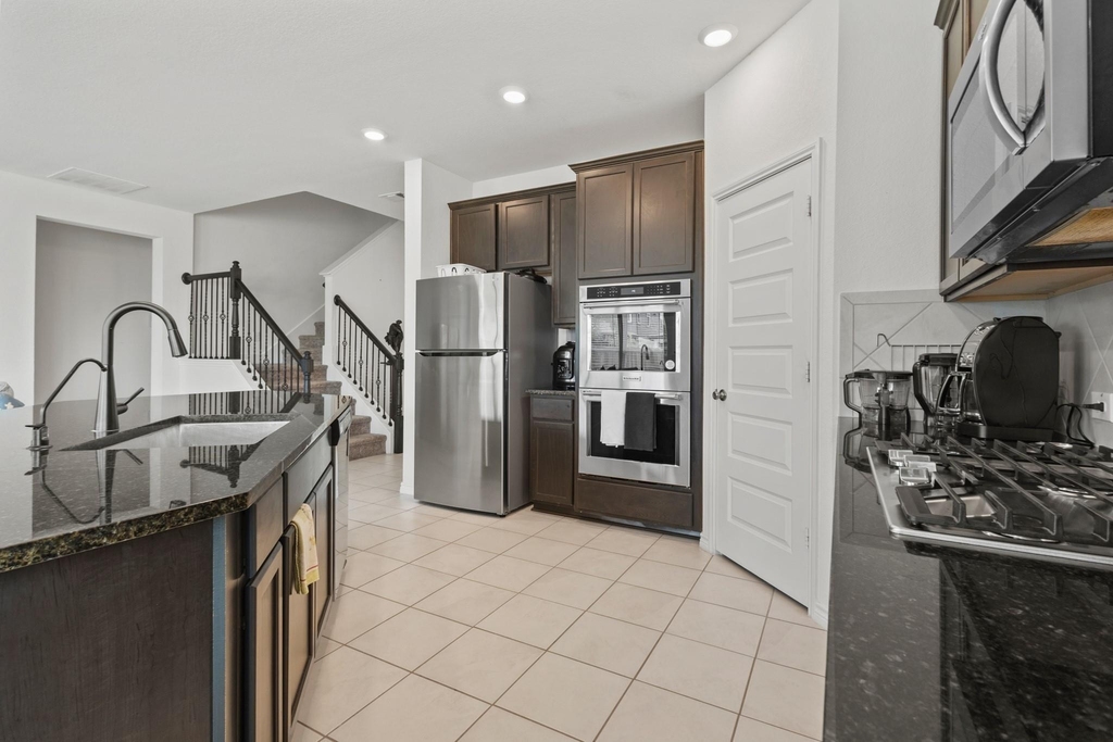 925 West Drive - Photo 1