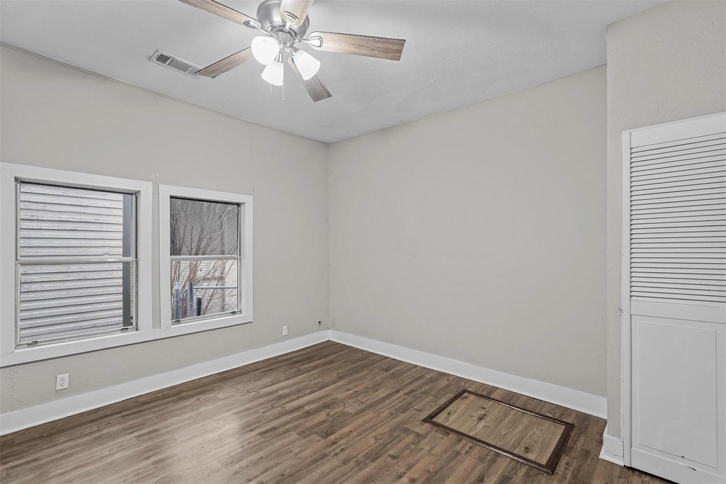 906 E Houston Street - Photo 17