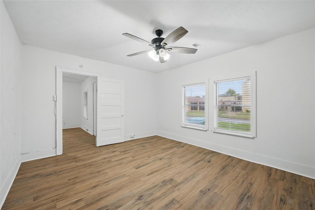 906 E Houston Street - Photo 15