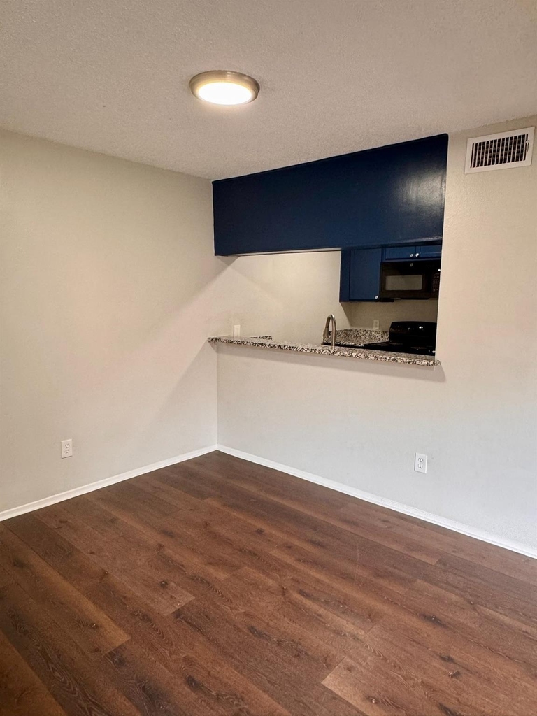 624 E 3rd Street - Photo 2