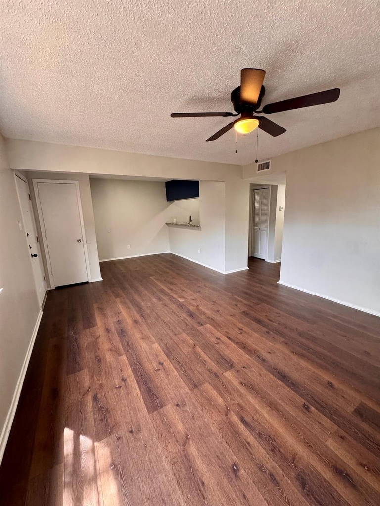 624 E 3rd Street - Photo 4
