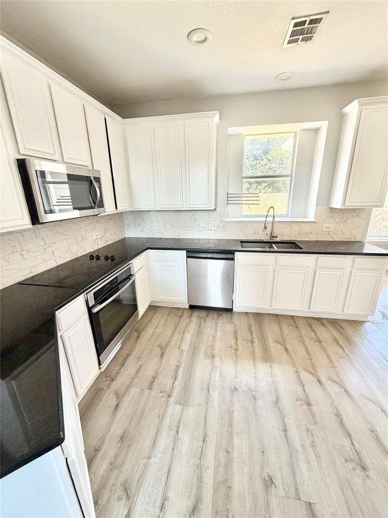 2501 Stetson Drive - Photo 4