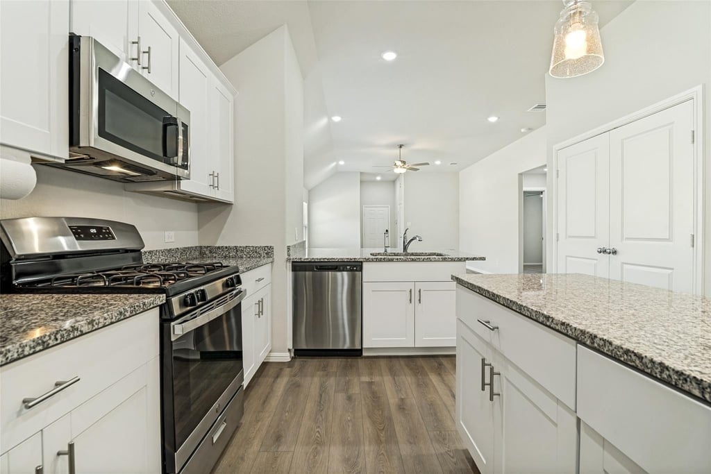 1801 Hazer Lane - Photo 5