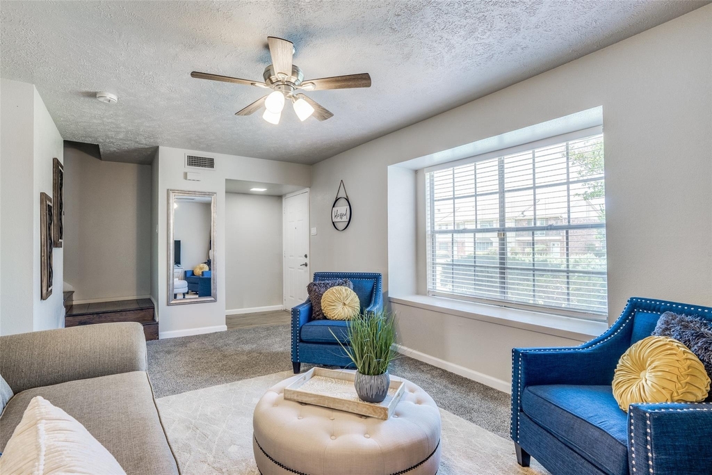 7 W Mountain Lane - Photo 1