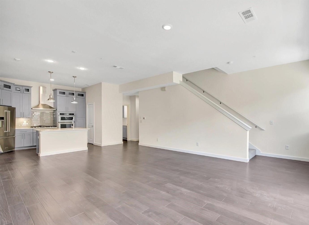 1209 Beaconsfield Lane - Photo 2