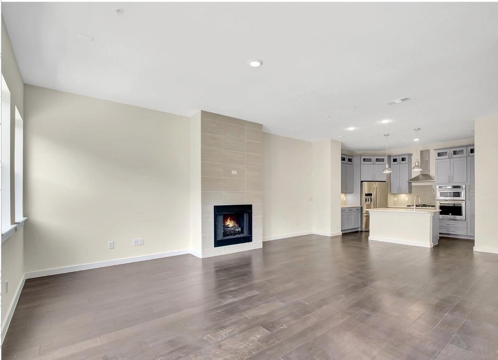 1209 Beaconsfield Lane - Photo 1