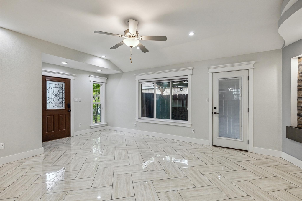 10207 Shelburne Drive - Photo 4