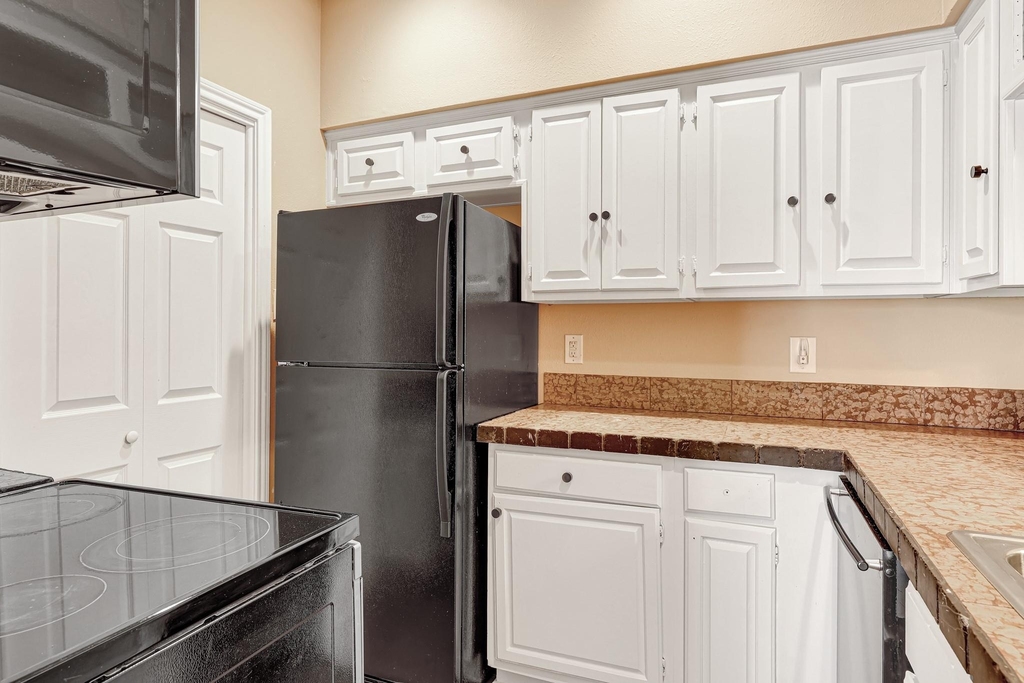 14400 Montfort Drive - Photo 11