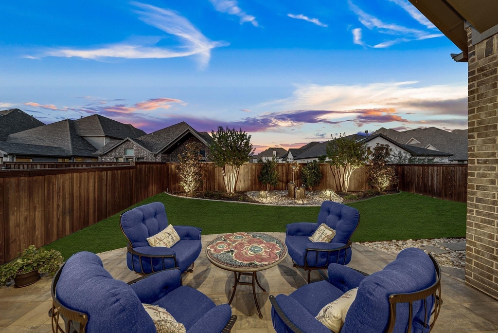 3025 Warrington - Photo 2