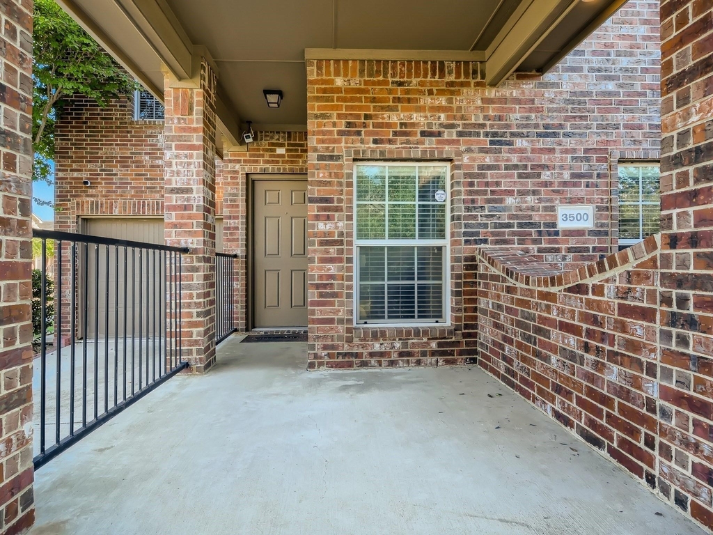 3500 Woodshire Avenue - Photo 2