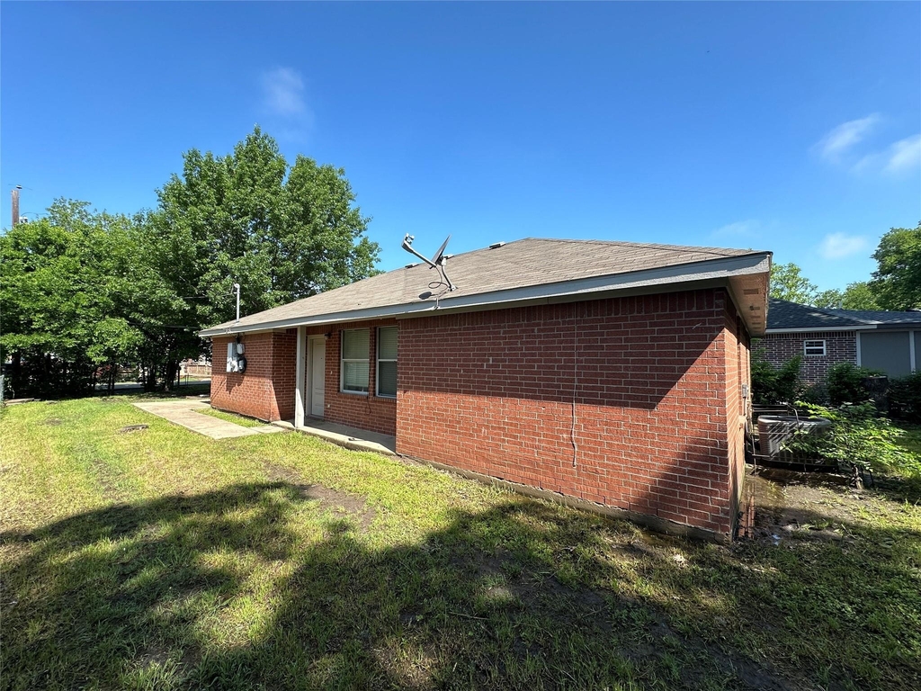 726 Elkhart Avenue - Photo 0
