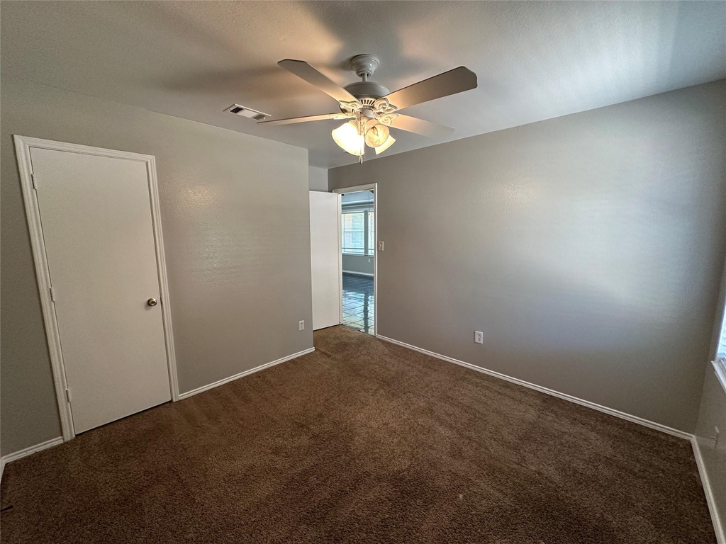 726 Elkhart Avenue - Photo 17