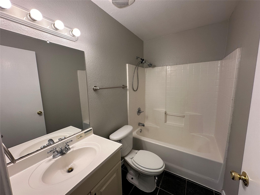 726 Elkhart Avenue - Photo 18