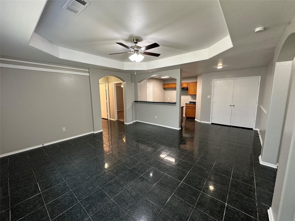 726 Elkhart Avenue - Photo 3