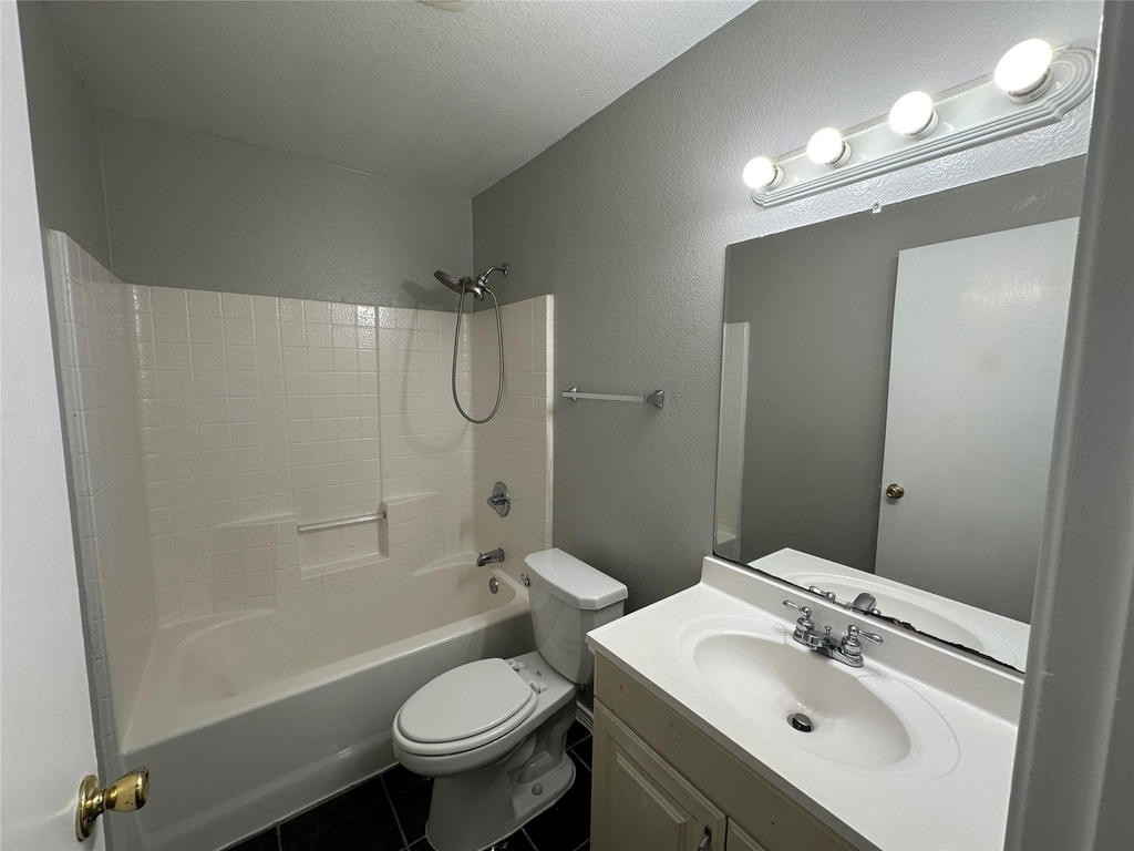 726 Elkhart Avenue - Photo 13