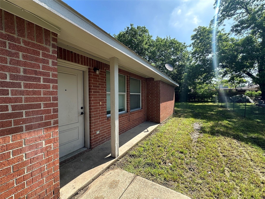 726 Elkhart Avenue - Photo 1