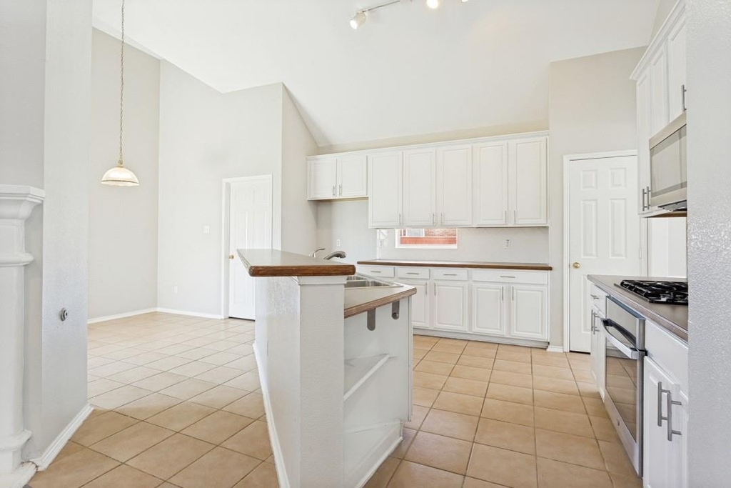 534 Hackberry Drive - Photo 6