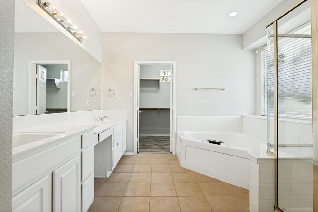 534 Hackberry Drive - Photo 3