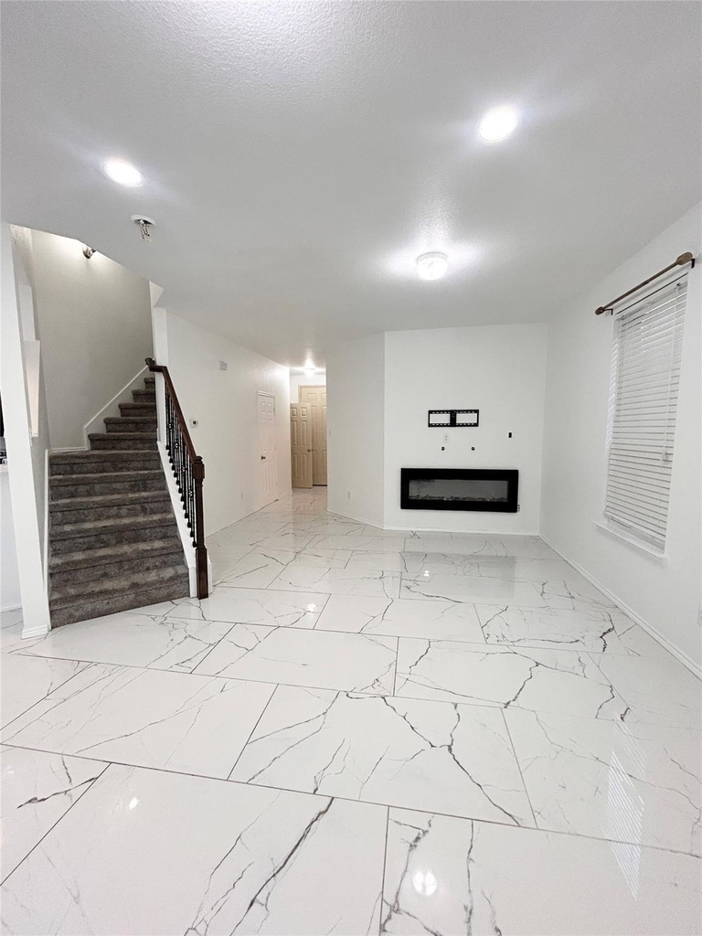 2221 Juarez Drive - Photo 2