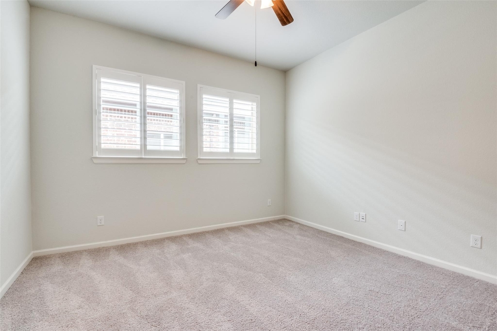1407 Lone Eagle Way - Photo 3