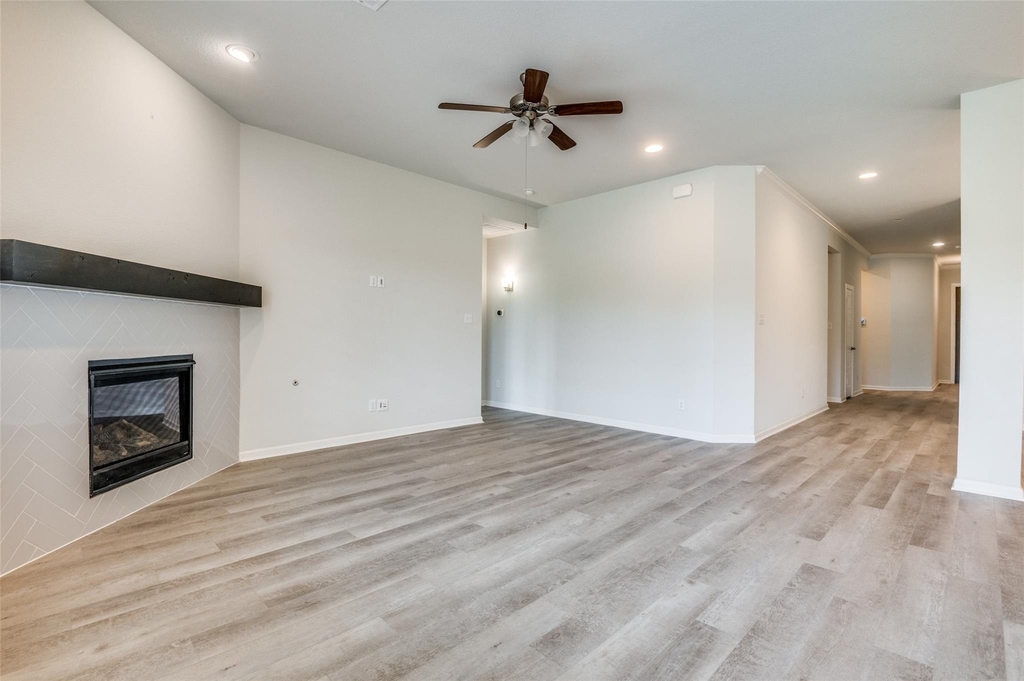 1407 Lone Eagle Way - Photo 8
