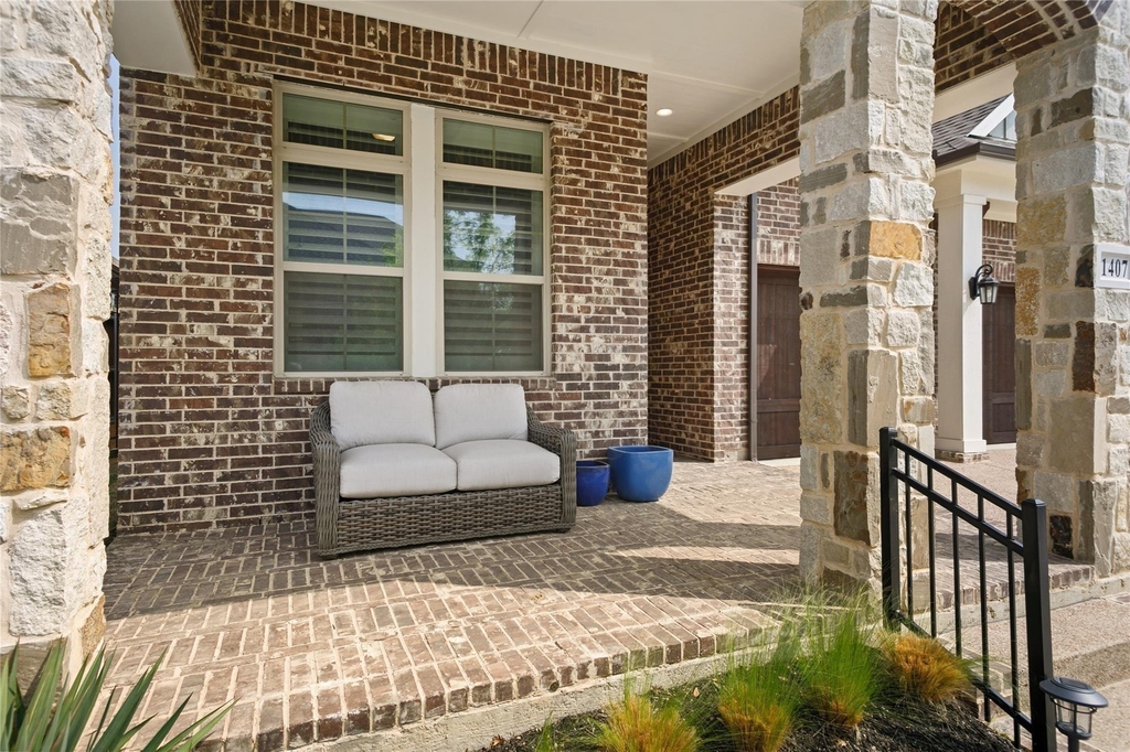 1407 Lone Eagle Way - Photo 1