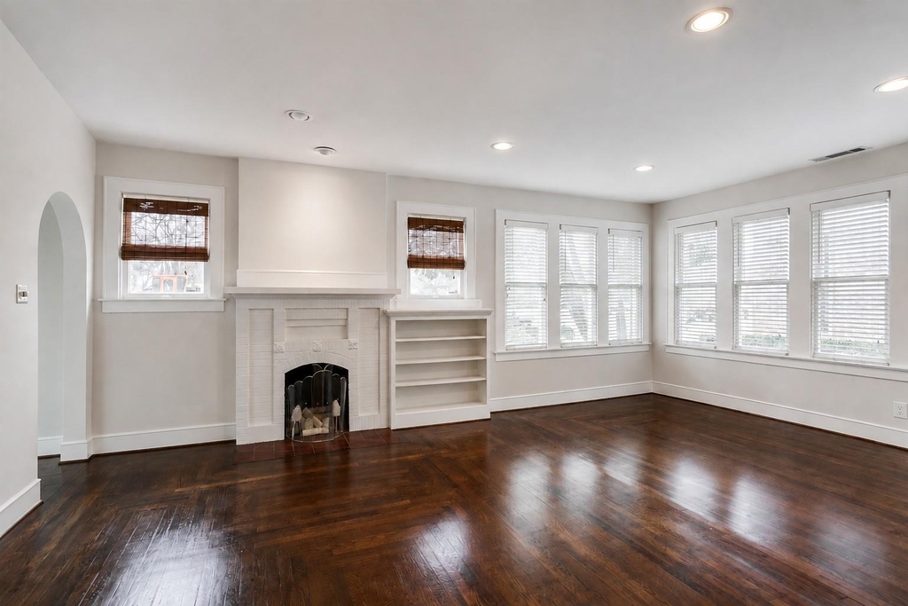5911 Vanderbilt Avenue - Photo 3