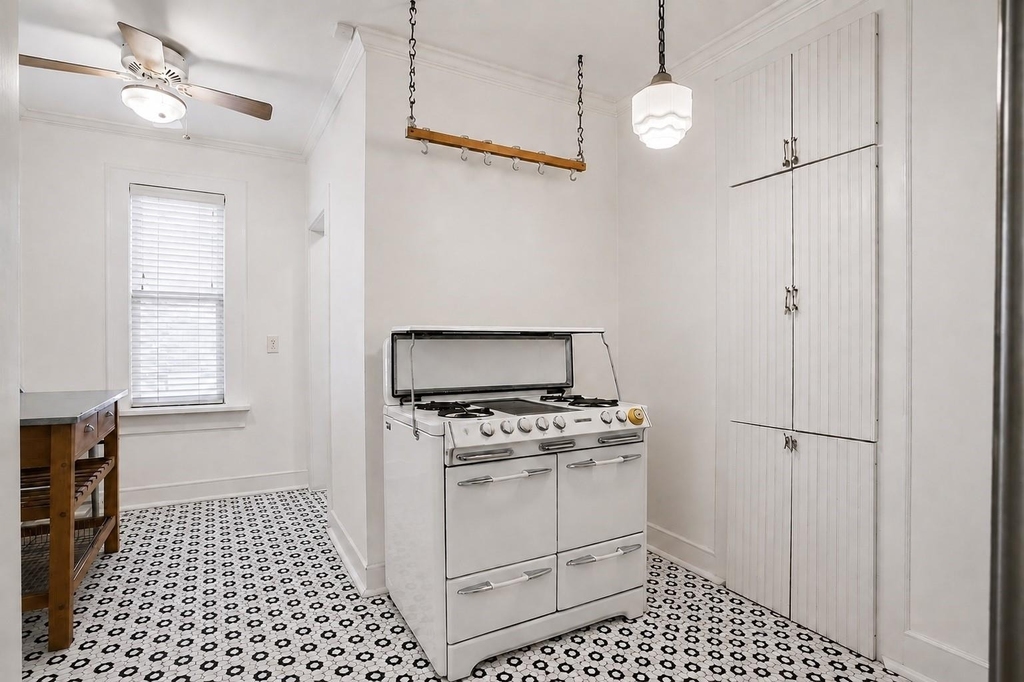 5911 Vanderbilt Avenue - Photo 8