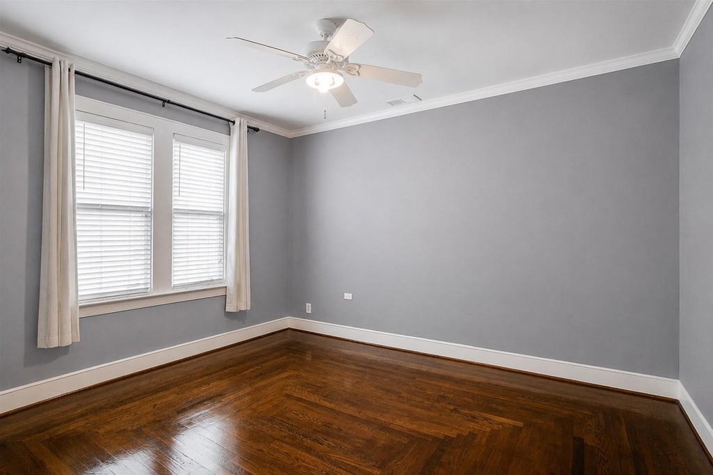 5911 Vanderbilt Avenue - Photo 10