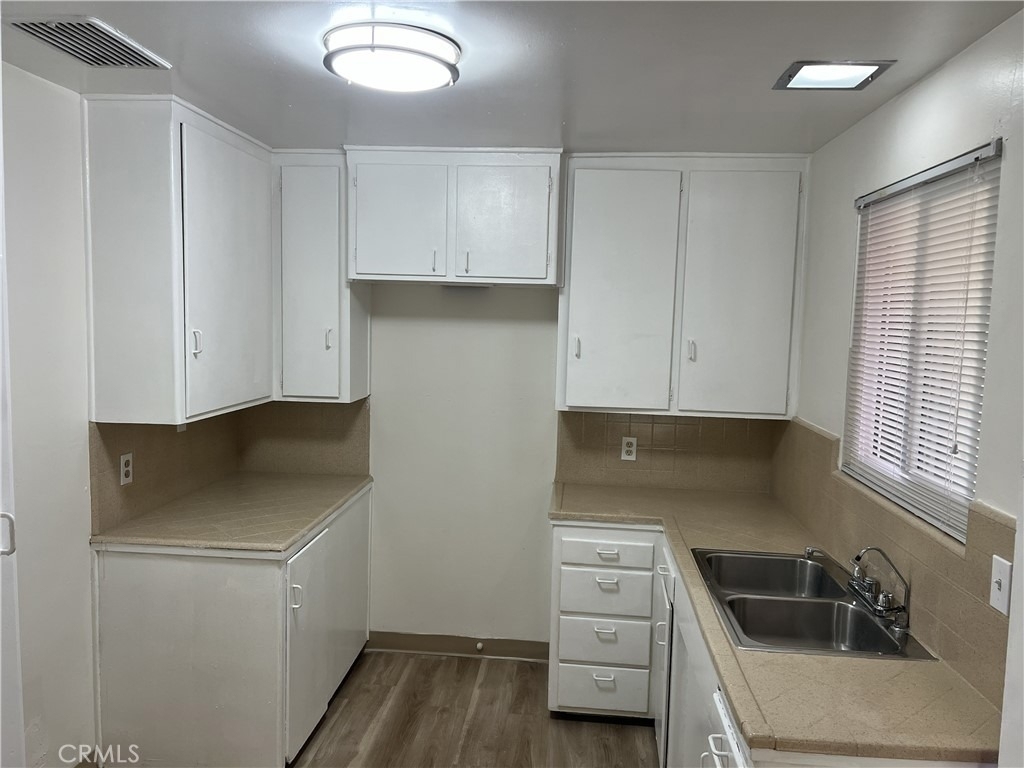 401 W Grand Avenue - Photo 4